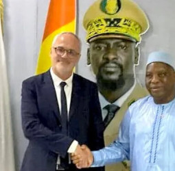 Guinée : Luc Briard, le nouvel ambassadeur de France, présente ses lettres de créance