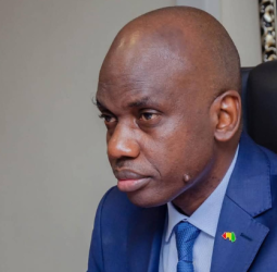 Santé :  vers le blocage des salaires de tous les agents de santé en abandon de poste