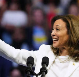 Kamala Harris au cœur d'une polémique autour d'un job étudiant chez McDonald's