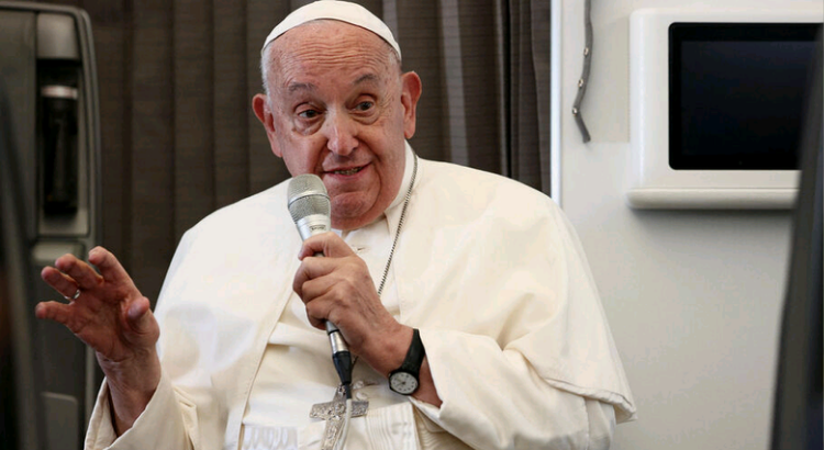 Présidentielle américaine 2024 : Le pape François critique Donald Trump et Kamala Harris sur leurs positions « contre la vie »
