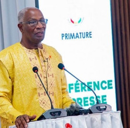 Guinée : Le gouvernement repousse les élections présidentielles à 2025, suscite l'inquiétude et la polémique