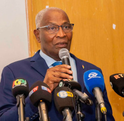 Le Premier Ministre réceptionne les kits d’enrôlement biométrique