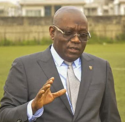 Crise à la FEGUIFOOT : Louis Camara jette l’éponge, la LGFA en pleine tempête