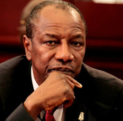 Siaka à Alpha Condé: « j'ai été à un moment donné témoin oculaire de ta générosité et de ta magnanimité envers beaucoup de personnes qui sont aujourd'hui méconnaissables.» ( Lettres)