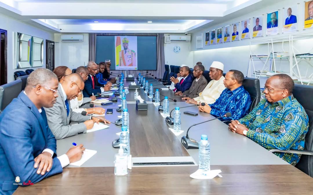 LE PREMIER MINISTRE AMADOU OURY BAH RENCONTRE SES PRÉDÉCESSEURS POUR UN DIALOGUE RÉPUBLICAIN