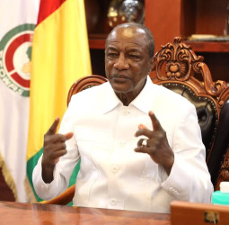 Page Noire: Alpha Condé rend hommage à l'un de ses grand militant