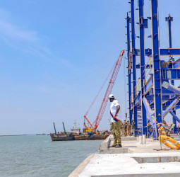 MEGA-PROJET SIMANDOU: Transport et exportation : Le Président visite les quais du méga-projet Simandou