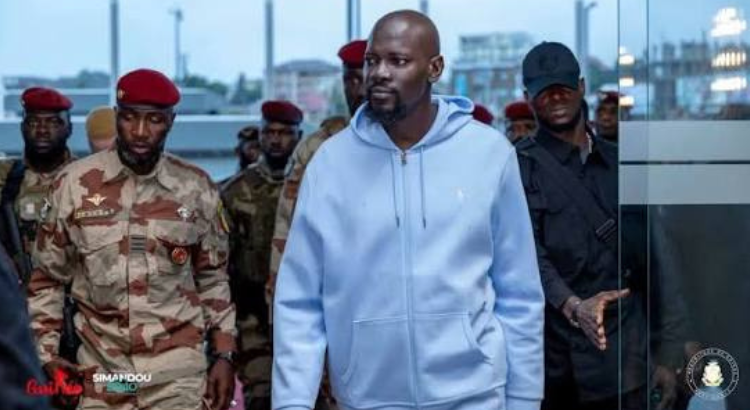Mamadi Doumbouya attendu à Conakry vendredi, après son congé annuel